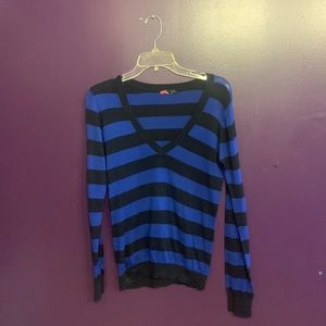 Woman’s v neck knit